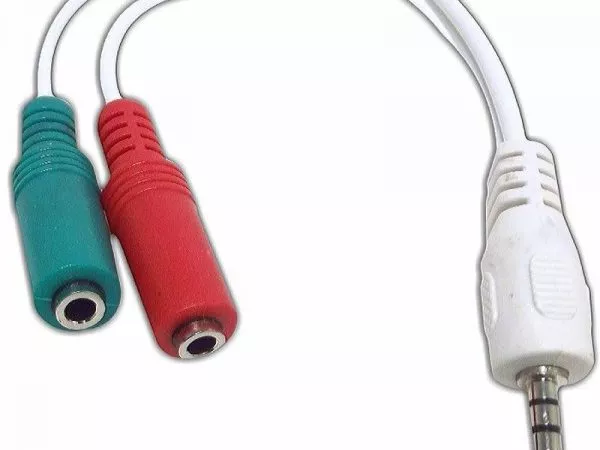 Audio cable CCA-417W, 3.5mm 4-pin plug to 3.5mm stereo + microphone sockets adapter cable; allows co