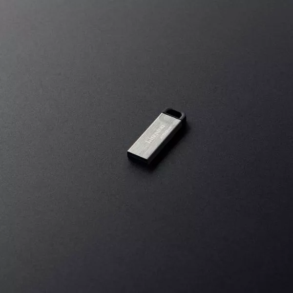 32GB USB3.2  Kingston DataTraveler Kyson Silver (DTKN/32GB), Metal casing, Compact and lightweight (Read 200 MByte/s)